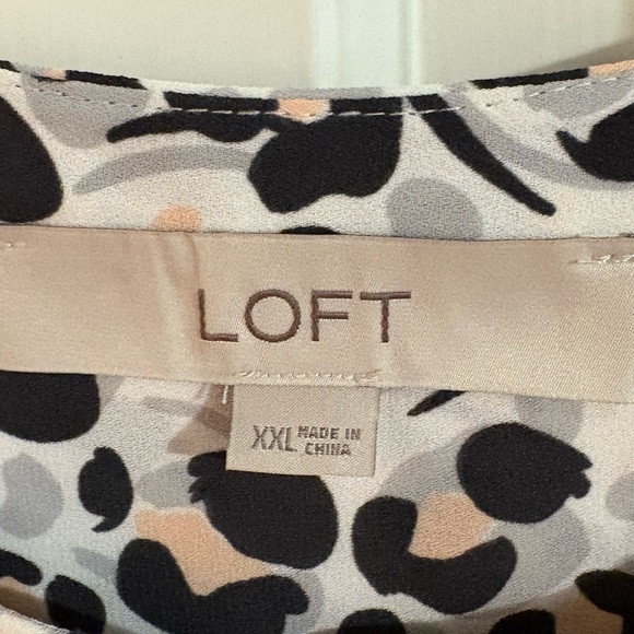 LOFT Women’s Plus White & Grey 3/4 Pleated Sleeve Dress with Keyhole Neckline - Picture 3 of 8